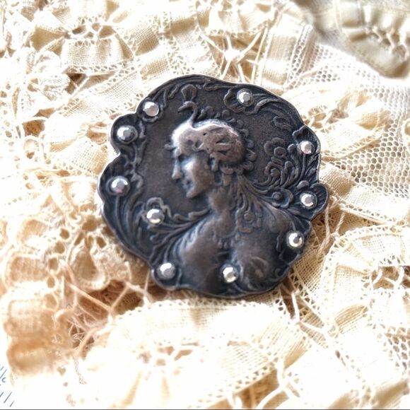 Vtg Banana Bob Victorian lady portrait pin-ox silver Aurum crystal scallop edge - Picture 2 of 6